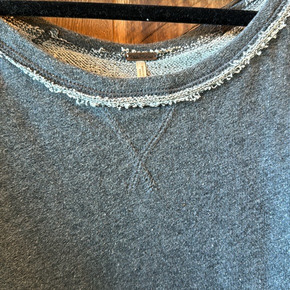 Woman’s sweatshirt - Picture 3 of 5